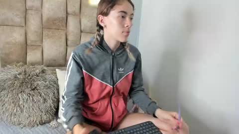 yulievans online show from March 6, 2025, 12:09 pm