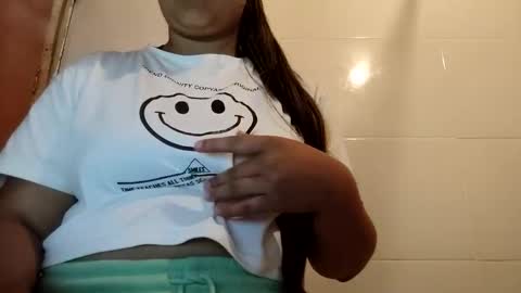 yulyorozco2020 online show from February 19, 2026, 11:23 pm