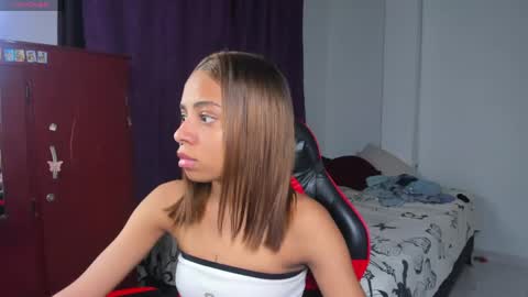 yumi_hanna online show from May 9, 2026, 5:56 am