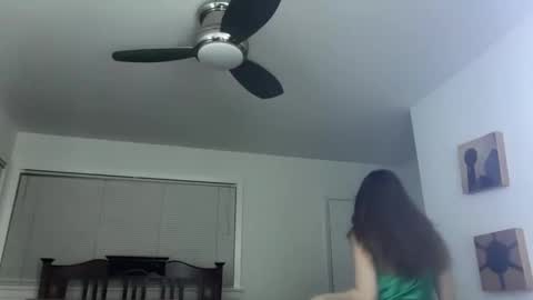 Snapshot of yumiandwolf chatting on February 11, 2026, 12:37 am yumiandwolf online show from February 11, 2026, 12:37 am