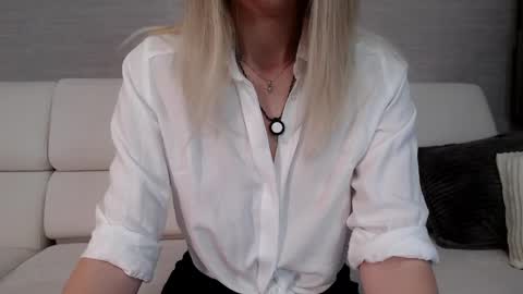 Snapshot of yummy_blonde chatting on May 2, 2026, 8:52 am you babe online show from May 2, 2026, 8:52 am