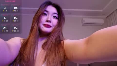 Snapshot of yummy_yuna chatting on June 1, 2026, 8:43 pm Yumi online show from June 1, 2026, 8:43 pm