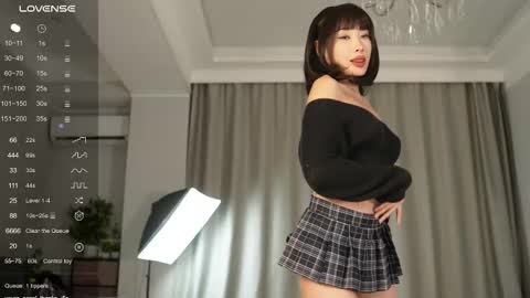 yuna_leen online show from September 21, 2025, 5:47 pm