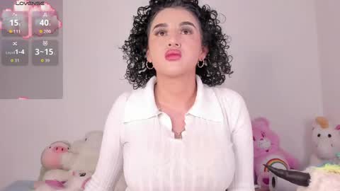 yunahott_ online show from May 17, 2026, 4:32 am