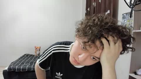 Snapshot of yung_skinny_boy chatting on April 26, 2026, 7:17 am Peter online show from April 26, 2026, 7:17 am