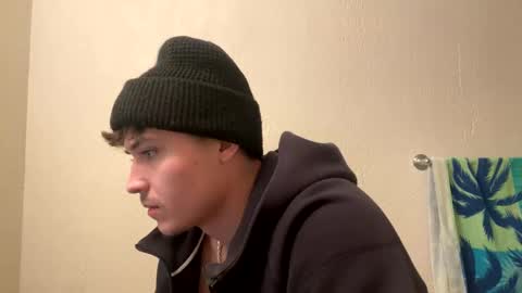 yungstudbev online show from December 23, 2024, 6:11 am