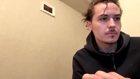 yungstudbev online show from January 6, 2026, 6:22 pm