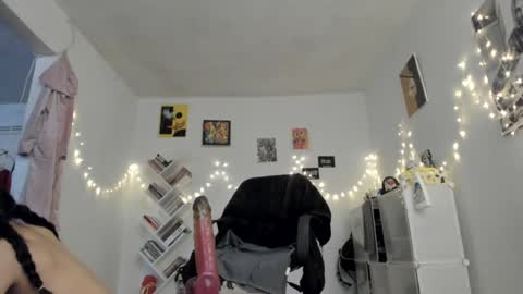 paola online show from December 10, 2024, 8:05 pm