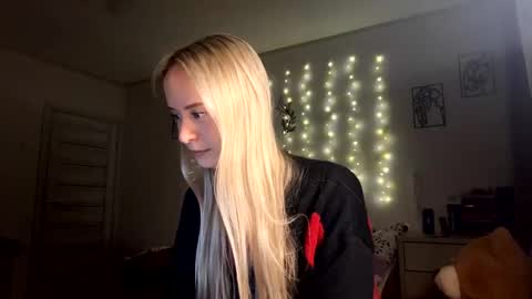 Snapshot of yutwiner chatting on December 21, 2025, 1:40 pm May online show from December 21, 2025, 1:40 pm