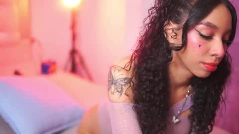 Yuyi Cam online show from October 17, 2025, 1:53 am