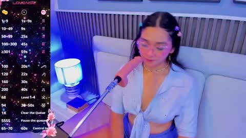 Yuyis  online show from December 6, 2024, 3:30 am