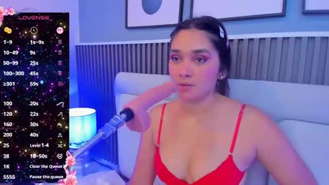 Yuyis  online show from December 13, 2024, 3:49 am