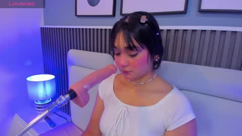 Yuyis  online show from December 14, 2024, 4:01 am