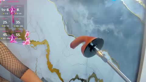 Yuyis  online show from September 24, 2025, 7:28 pm