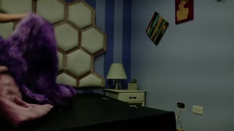 yvi online show from April 11, 2026, 11:58 am