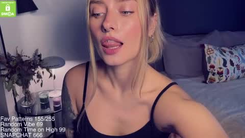 Snapshot of yvie_ chatting on February 20, 2025, 7:34 am The Queen Bitch of the United Kingdom online show from February 20, 2025, 7:34 am