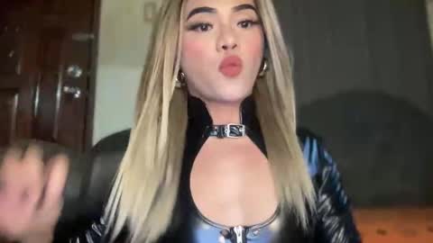 Snapshot of yvonne_guidotti chatting on April 29, 2026, 9:21 pm Miss Cali online show from April 29, 2026, 9:21 pm