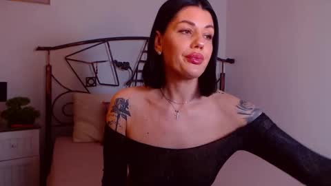 I V Y   online show from February 2, 2026, 9:02 pm