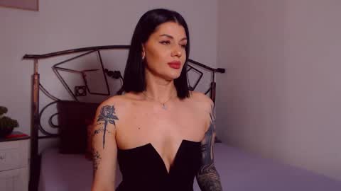I V Y   online show from May 18, 2026, 7:31 pm