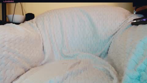 Snapshot of yzza_suave chatting on September 9, 2025, 1:21 pm yzza_suave online show from September 9, 2025, 1:21 pm