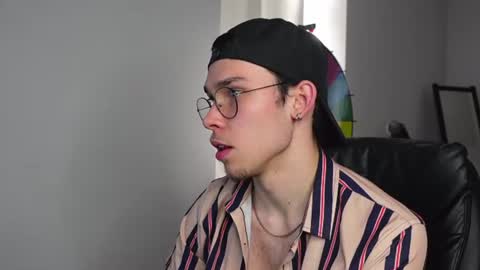 Snapshot of zack_huddle chatting on June 26, 2026, 4:44 pm ZACK HUDDLE online show from June 26, 2026, 4:44 pm