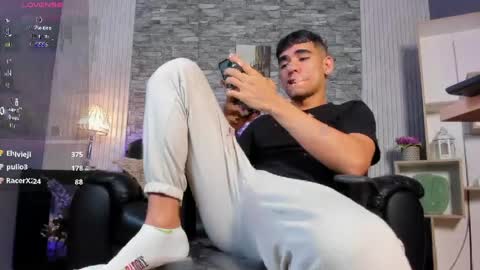 zack_joness10 online show from April 14, 2026, 4:40 am