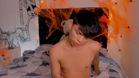 Snapshot of zacktorres_ chatting on October 18, 2025, 12:35 am zacktorres_ online show from October 18, 2025, 12:35 am