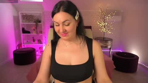 Zafiramoonn online show from April 17, 2026, 6:38 am