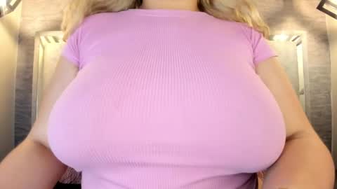Snapshot of zafiro_claire chatting on May 2, 2026, 6:46 pm Claire online show from May 2, 2026, 6:46 pm
