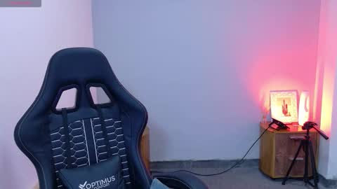 ZAHARA  online show from March 19, 2026, 10:03 pm