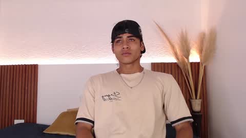 Zander online show from December 7, 2024, 1:51 pm