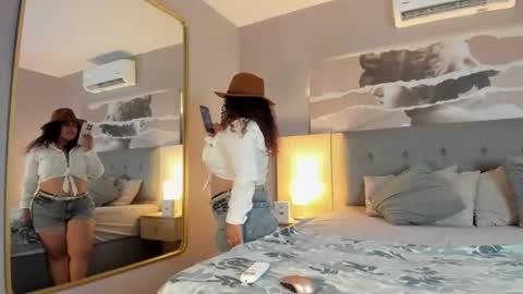 Snapshot of zara_holly_ chatting on June 28, 2026, 7:09 pm Zara online show from June 28, 2026, 7:09 pm