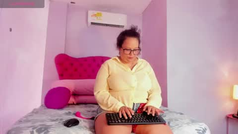Snapshot of zara_holly_ chatting on July 7, 2026, 6:56 pm Zara online show from July 7, 2026, 6:56 pm