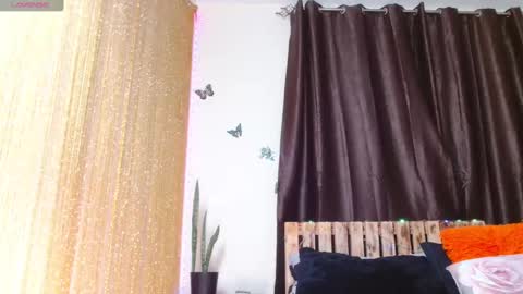 Snapshot of zara_lae chatting on January 21, 2025, 11:35 am nicky online show from January 21, 2025, 11:35 am