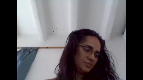 Snapshot of zaraa_lopez chatting on November 15, 2025, 12:45 pm zaraa_lopez online show from November 15, 2025, 12:45 pm