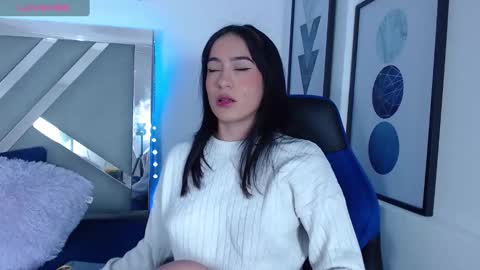 zaradames_ online show from February 18, 2025, 5:53 am