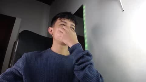 Snapshot of zarekneo chatting on October 4, 2025, 9:35 pm Zarek online show from October 4, 2025, 9:35 pm