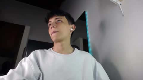 Snapshot of zarekneo chatting on October 16, 2025, 8:10 pm Zarek online show from October 16, 2025, 8:10 pm