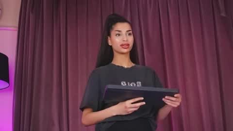 zariaavera online show from May 11, 2026, 5:46 am