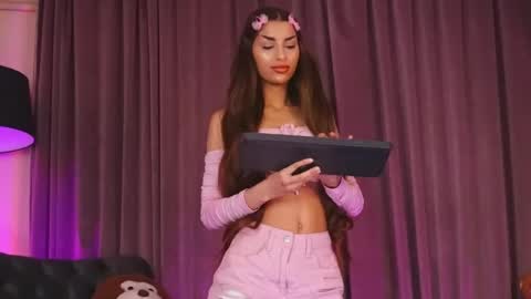 zariaavera online show from May 24, 2026, 8:47 pm