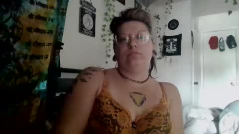Snapshot of zawmbiemoonz chatting on April 22, 2026, 7:26 pm zawmbiemoonz online show from April 22, 2026, 7:26 pm