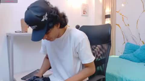 Snapshot of zayn_fox32 chatting on June 16, 2026, 7:05 pm Zayn online show from June 16, 2026, 7:05 pm