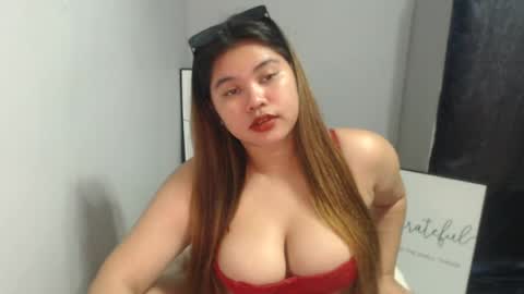 Snapshot of zeeel_x chatting on June 15, 2026, 6:43 pm Zeeel online show from June 15, 2026, 6:43 pm