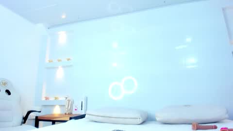 Zenda Evans online show from December 2, 2025, 3:34 am