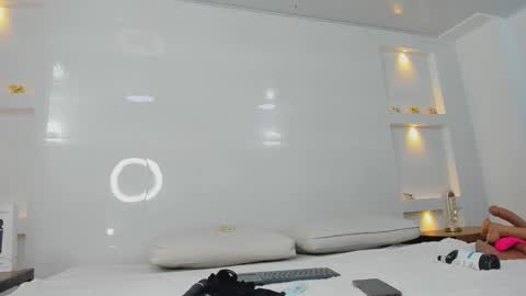 Zenda Evans online show from February 28, 2026, 4:13 am