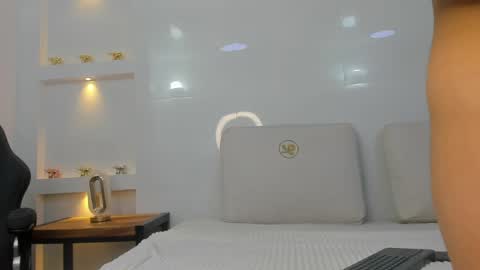 Zenda Evans online show from April 16, 2026, 3:40 am