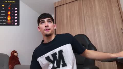 Snapshot of zenn_rush chatting on December 11, 2024, 7:57 pm Zenn online show from December 11, 2024, 7:57 pm