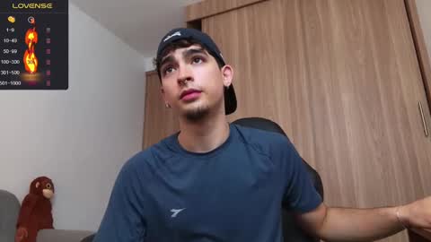 Snapshot of zenn_rush chatting on December 23, 2024, 12:30 pm Zenn online show from December 23, 2024, 12:30 pm