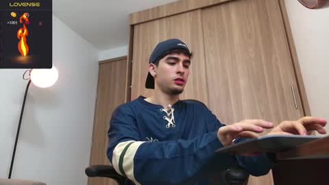 Snapshot of zenn_rush chatting on December 30, 2024, 12:09 pm Zenn online show from December 30, 2024, 12:09 pm