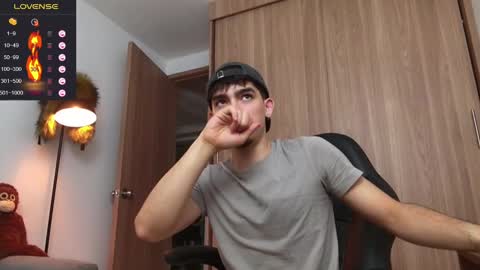 Snapshot of zenn_rush chatting on January 13, 2025, 12:35 pm Zenn online show from January 13, 2025, 12:35 pm